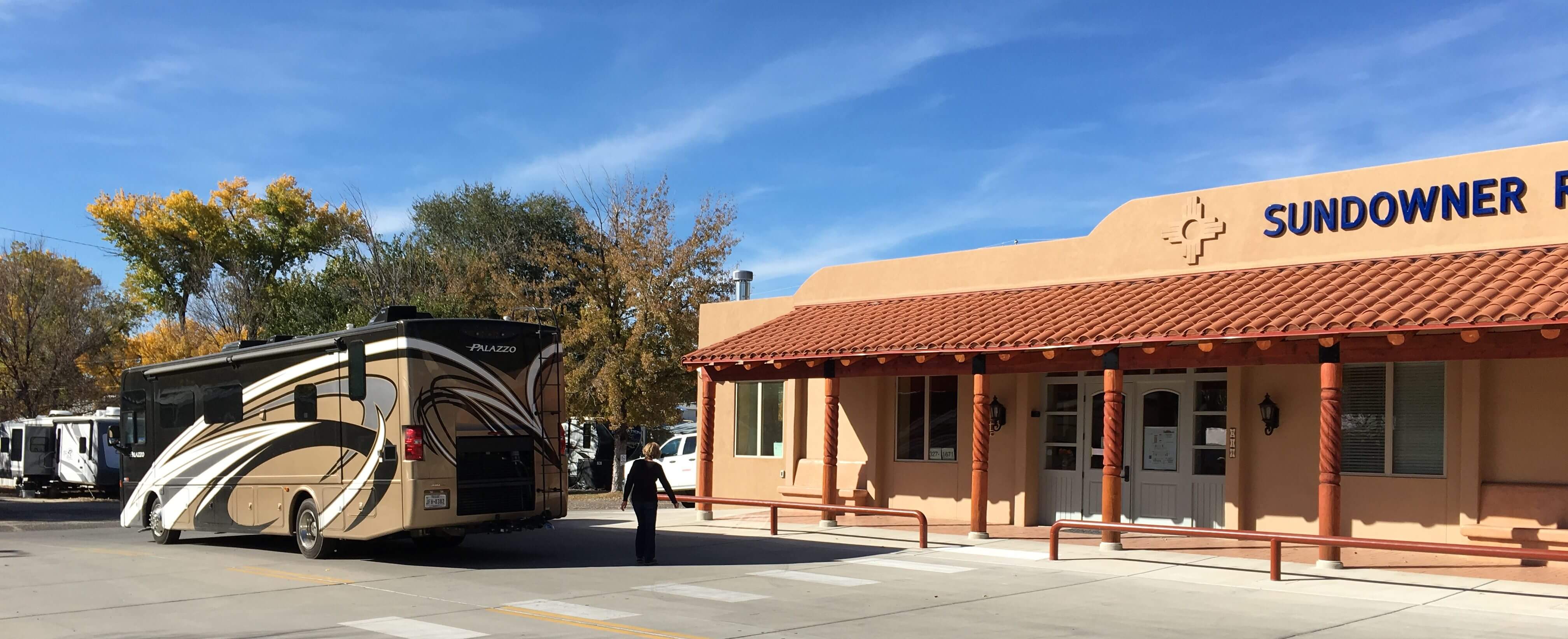 Full hookup RV spaces at Sundowner Park